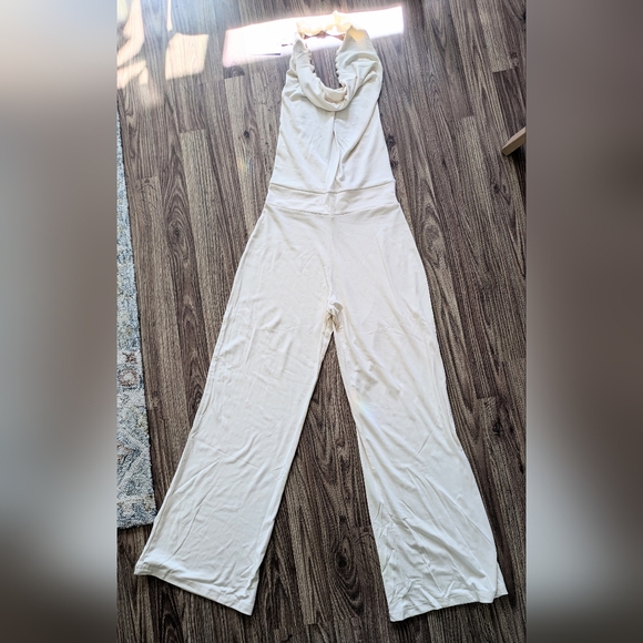 Chic Cream Sleeveless Jumpsuit - Picture 1 of 3